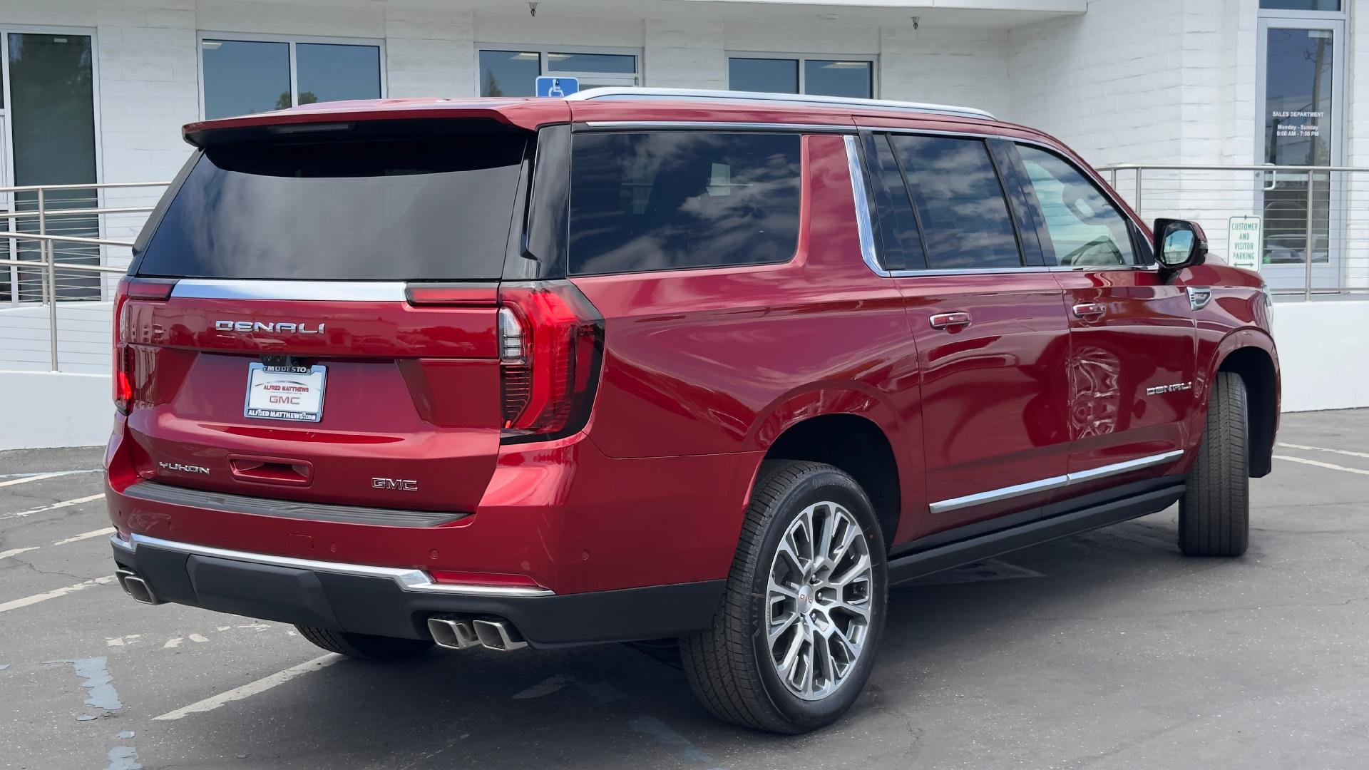New 2026 GMC Yukon XL Denali w/ Denali Reserve Package AWD/4WD image 5