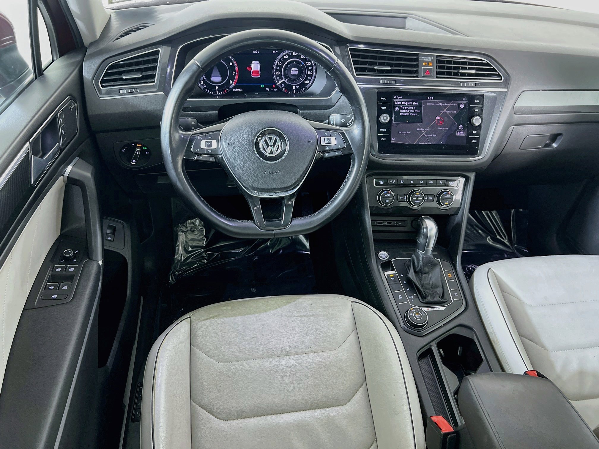 Used 2018 Volkswagen Tiguan SEL Premium w/ 3rd Row Seat Package AWD/4WD image 23