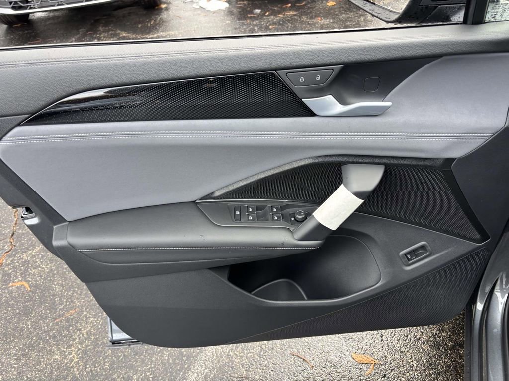 New 2026 Volkswagen Tiguan SE image 11