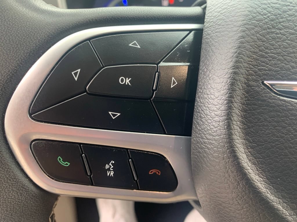 Used 2023 Chrysler Pacifica Touring-L FWD image 19