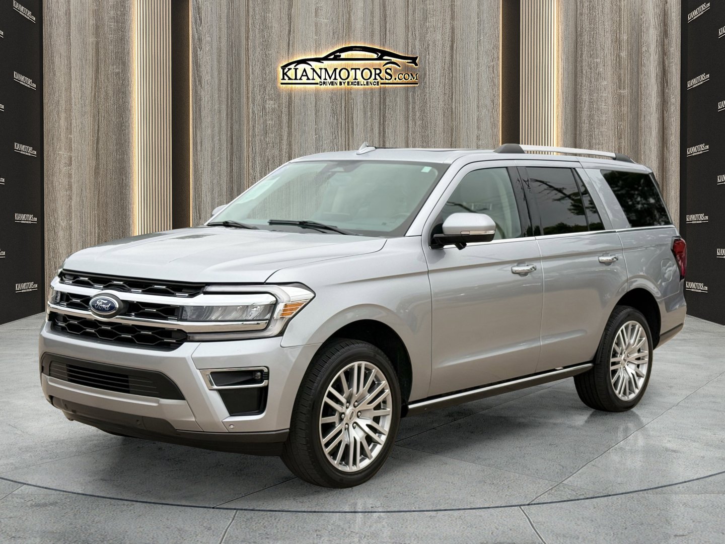 Used 2023 Ford Expedition Limited RWD image 3