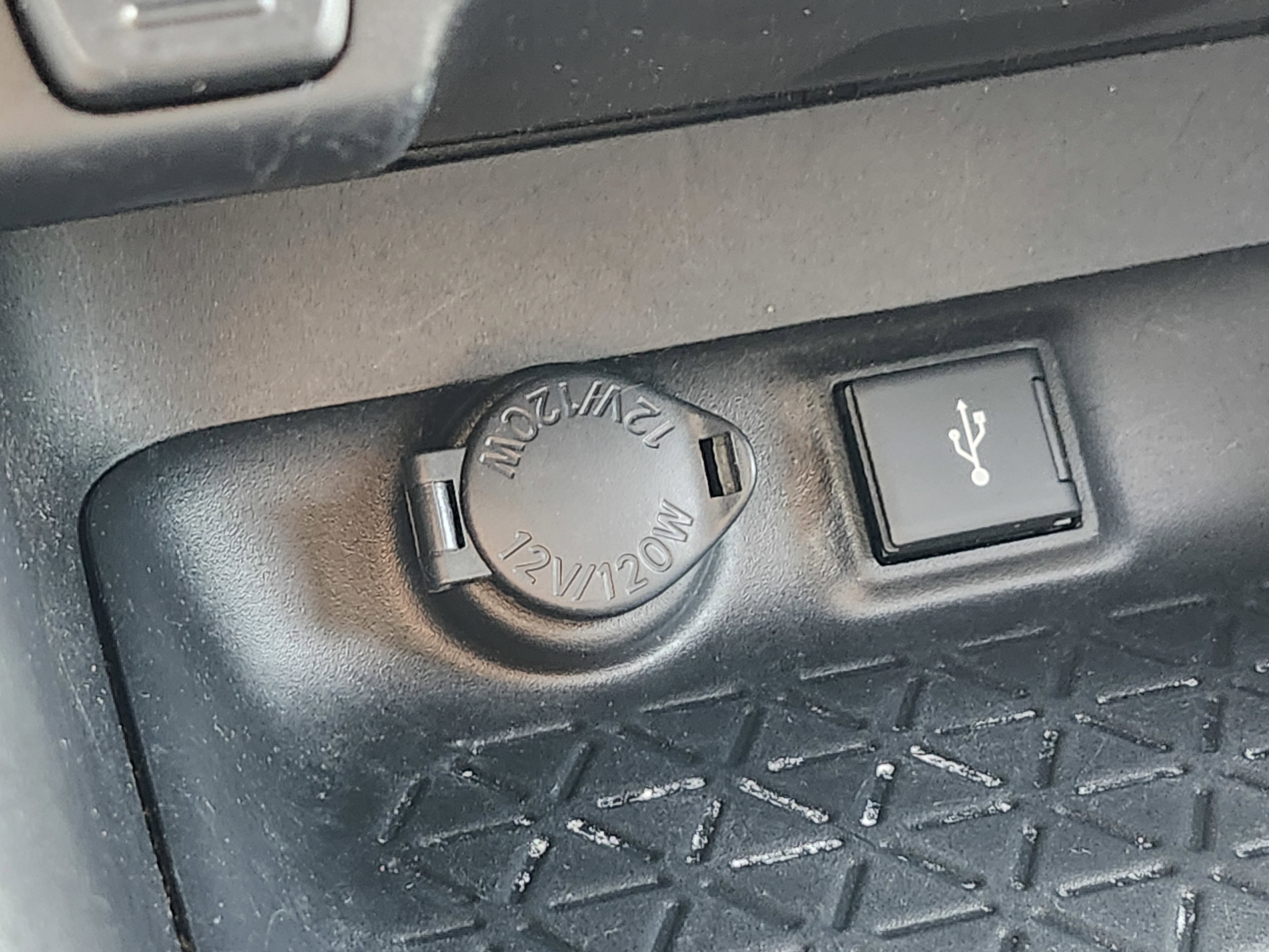 Used 2021 Toyota RAV4 XLE image 27