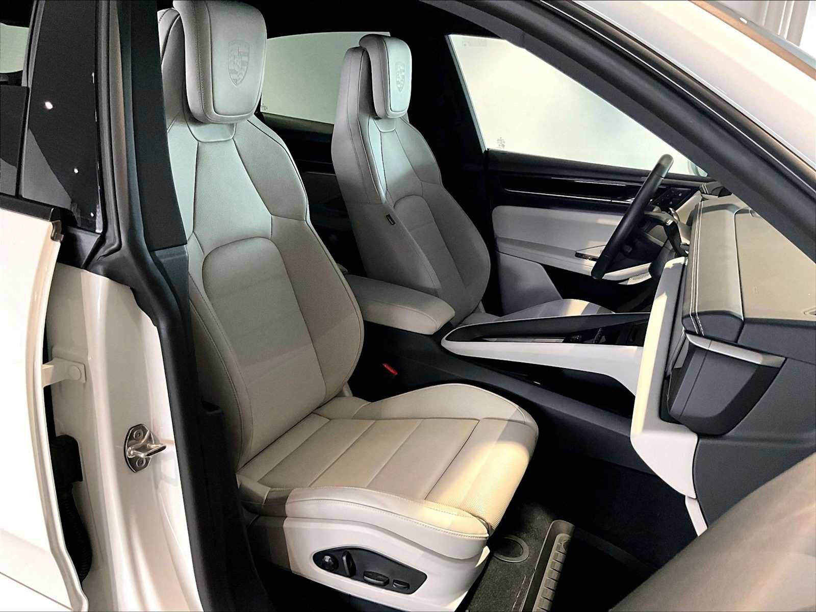 Used 2025 Porsche Macan 4 Electric image 22