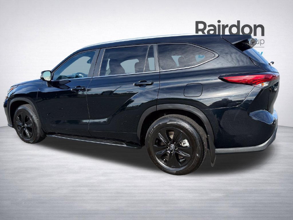 Used 2023 Toyota Highlander XLE AWD/4WD image 5