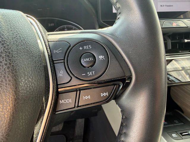 Used 2024 Toyota Venza XLE AWD/4WD image 9