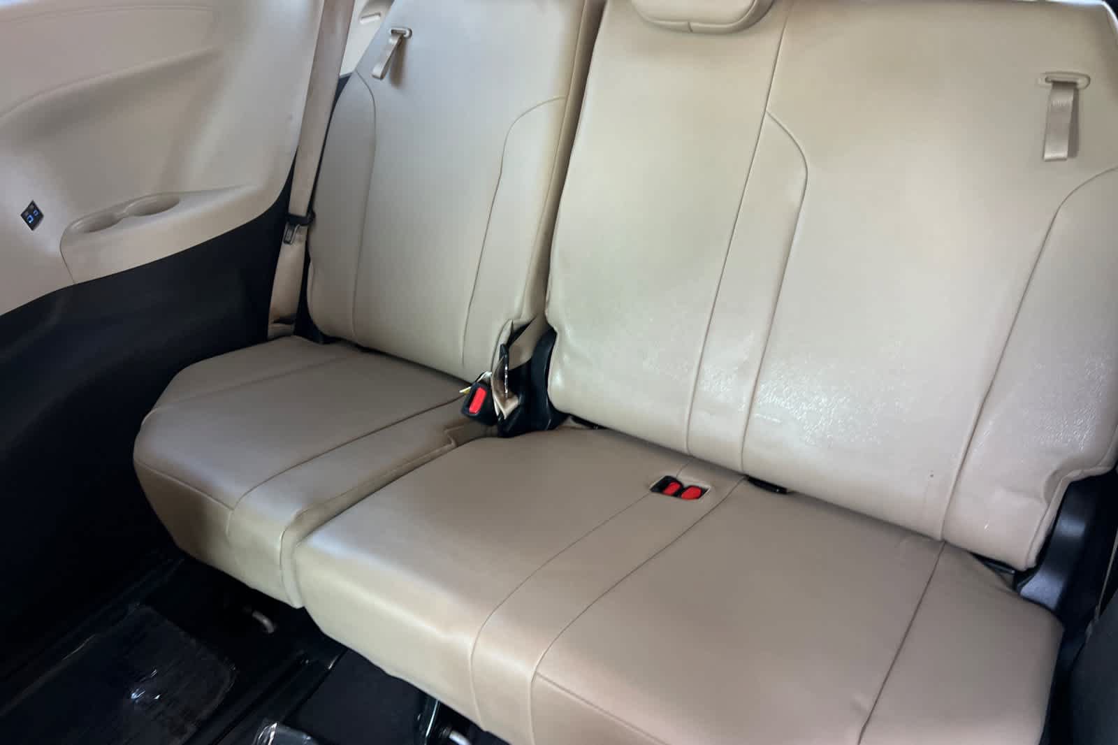 Certified 2022 Toyota Sienna XLE FWD image 16