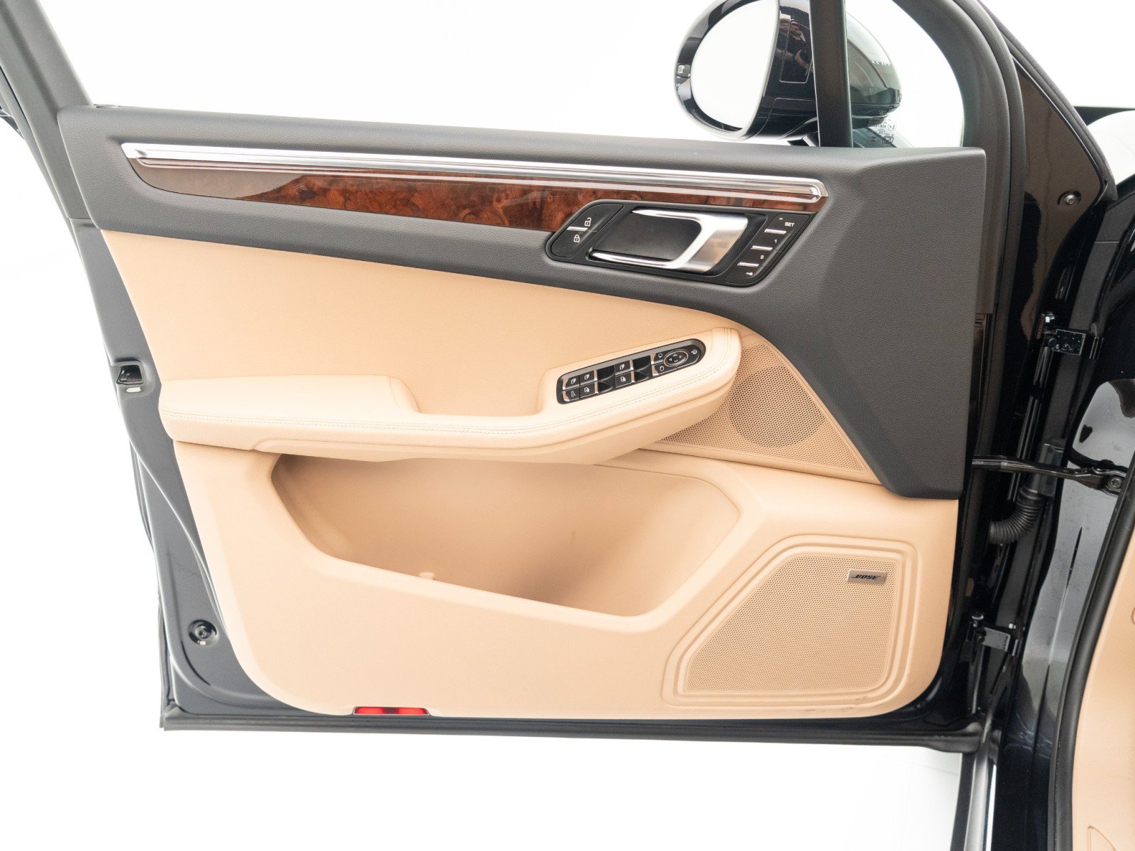 Certified 2025 Porsche Macan image 23