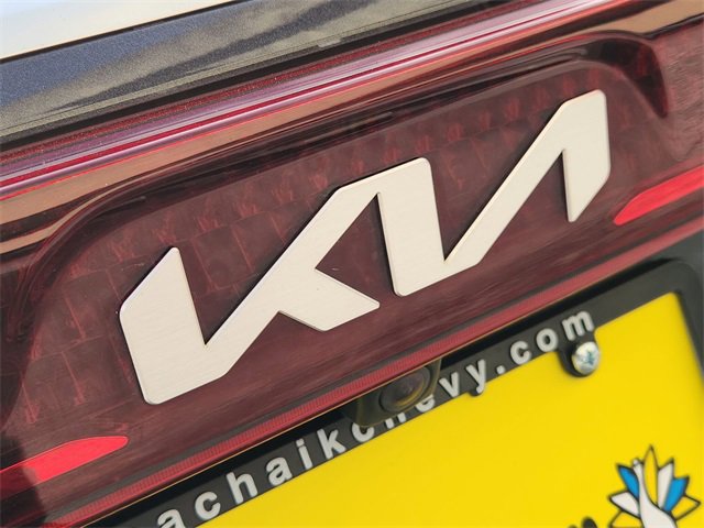 Used 2023 Kia Carnival LX image 28