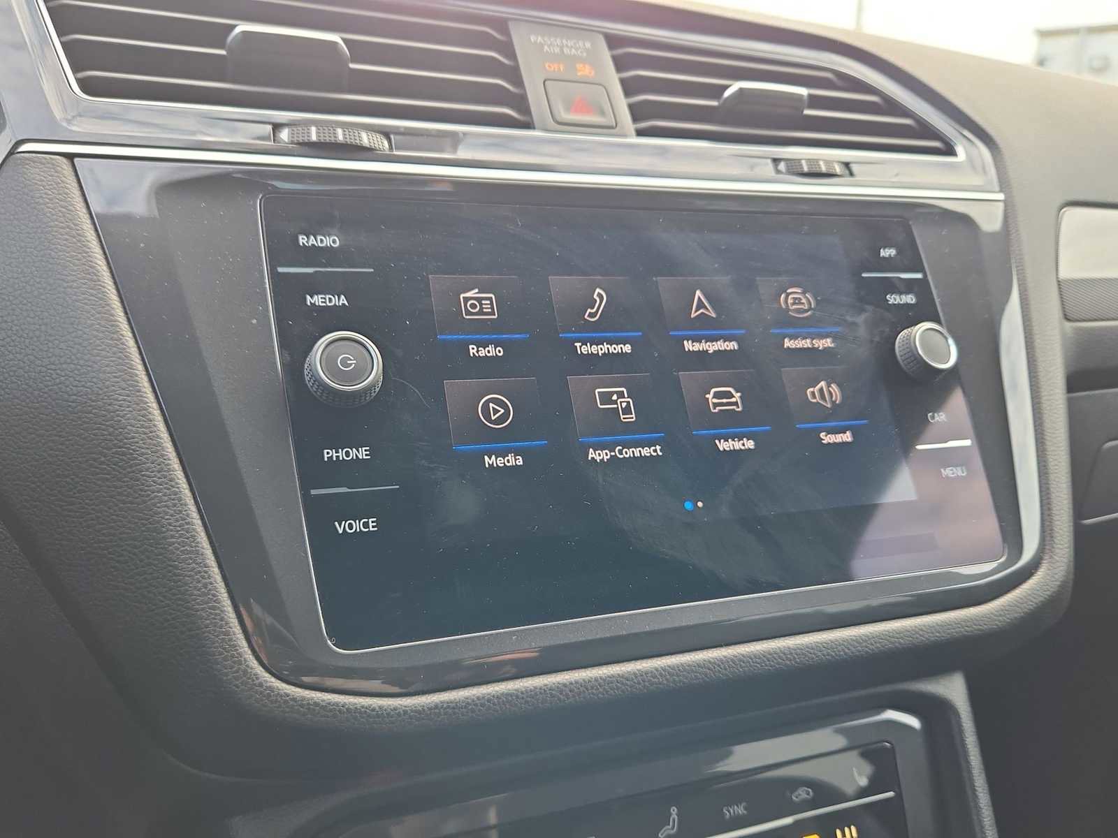 Used 2023 Volkswagen Tiguan SE R-Line image 34