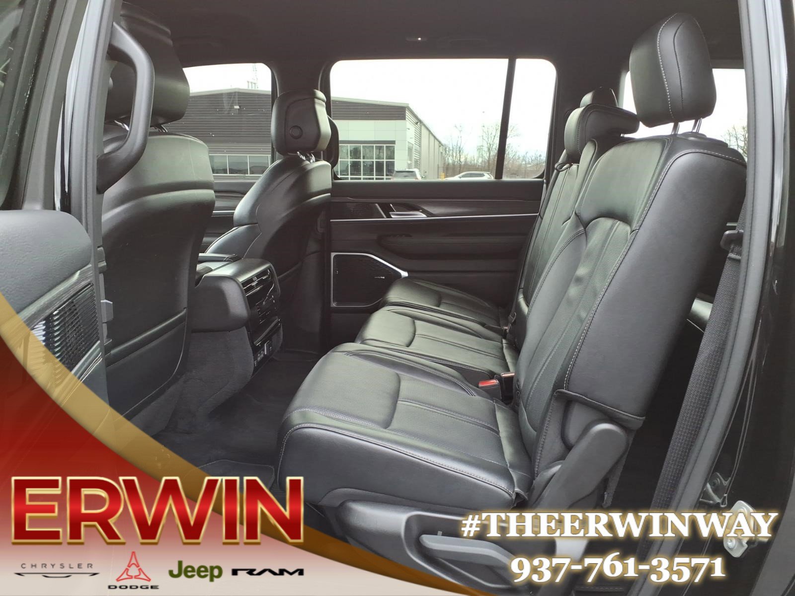 Certified 2024 Jeep Wagoneer Series II w/ Flexible Seating Group image 25