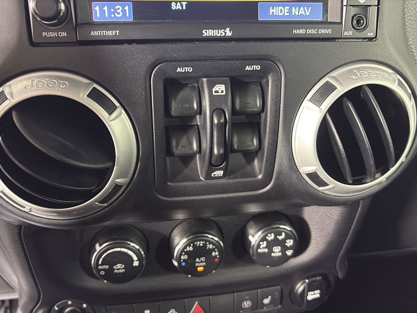Used 2017 Jeep Wrangler Unlimited Rubicon AWD/4WD image 29