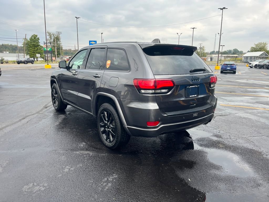 Used 2018 Jeep Grand Cherokee Altitude image 3