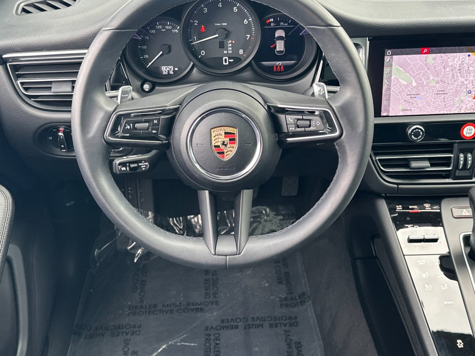 Certified 2025 Porsche Macan image 14