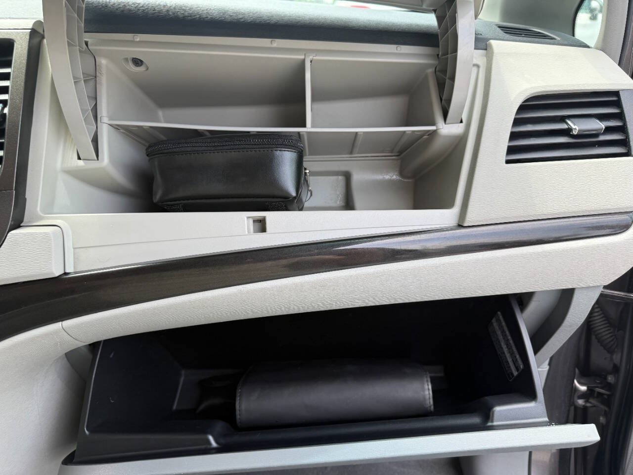 Used 2011 Toyota Sienna LE FWD image 35