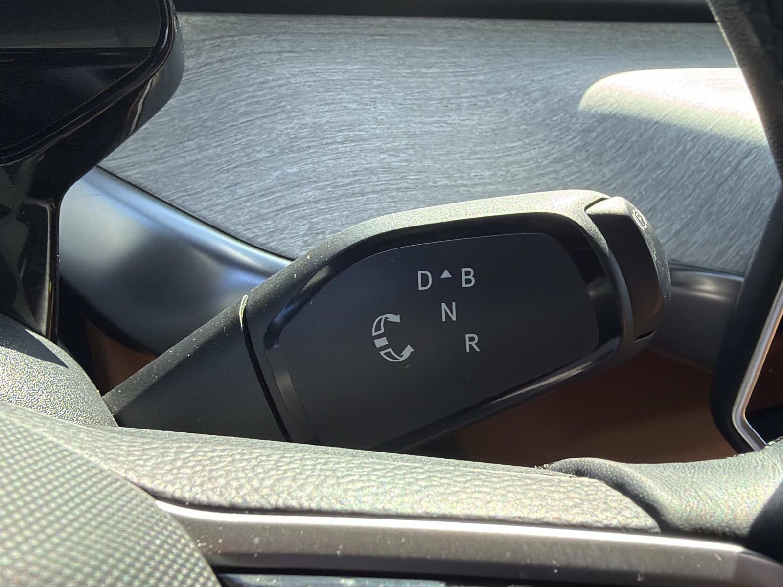 Certified 2025 Volkswagen ID. Buzz Pro S RWD image 25