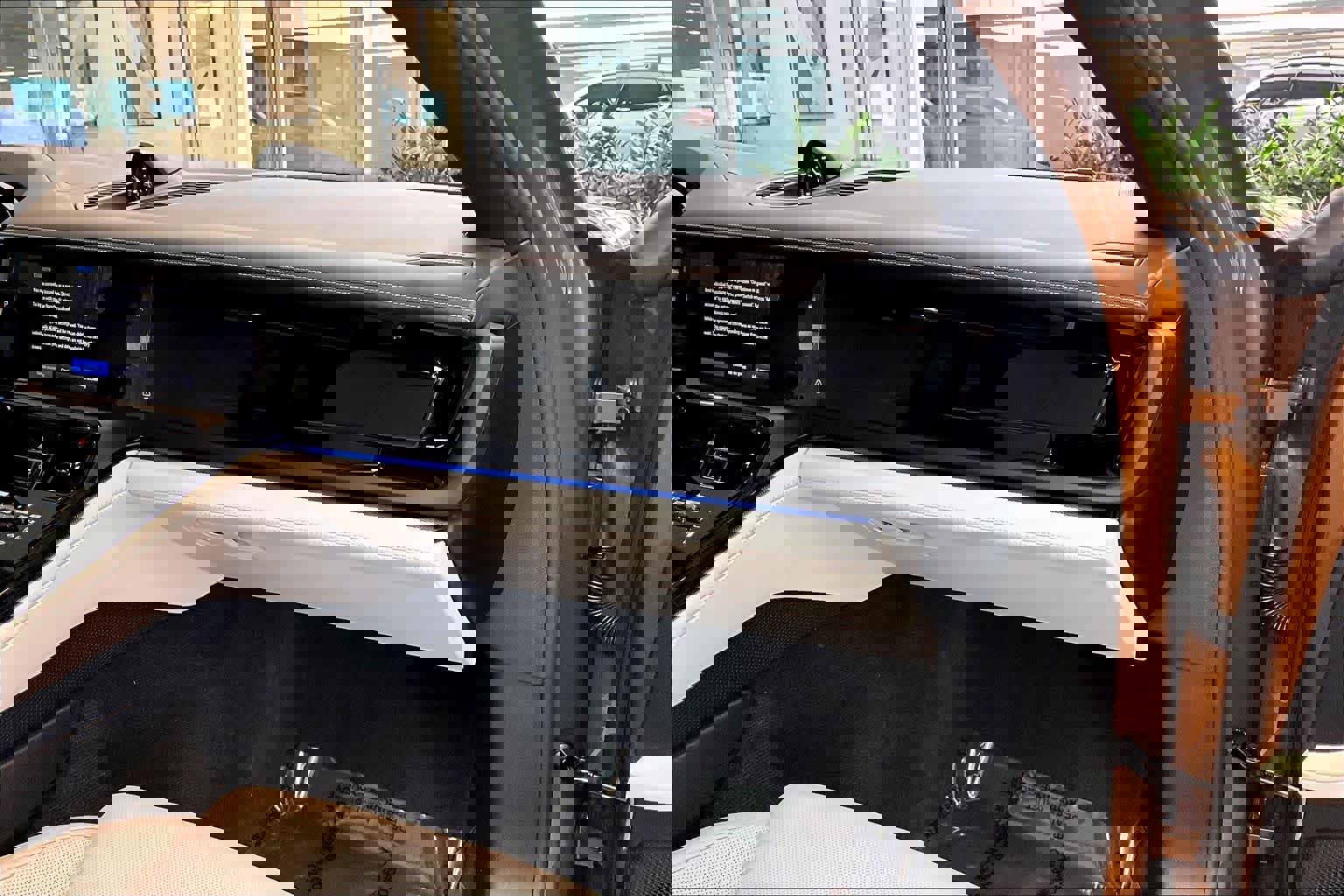 Used 2025 Porsche Panamera 4 image 18