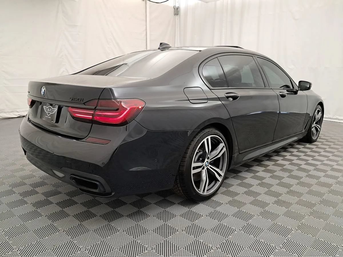 Used 2019 BMW 750i xDrive w/ Executive Package AWD/4WD image 3