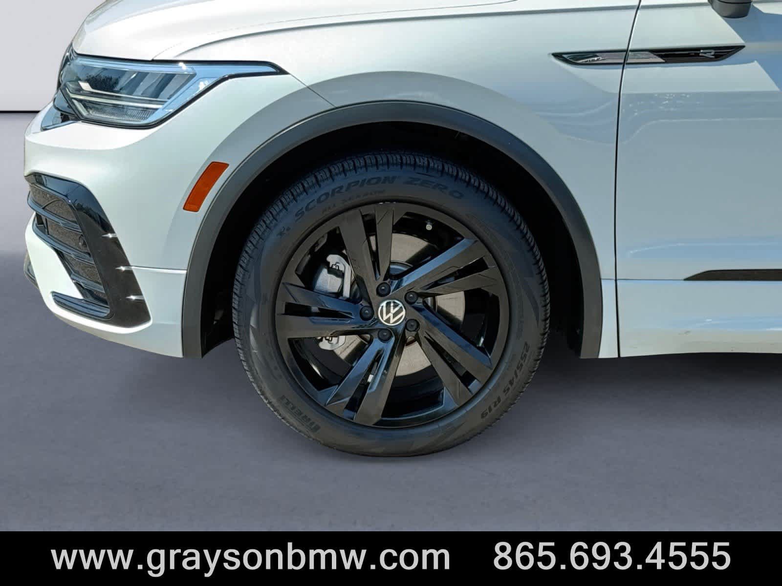 Used 2024 Volkswagen Tiguan SE R-Line FWD image 9