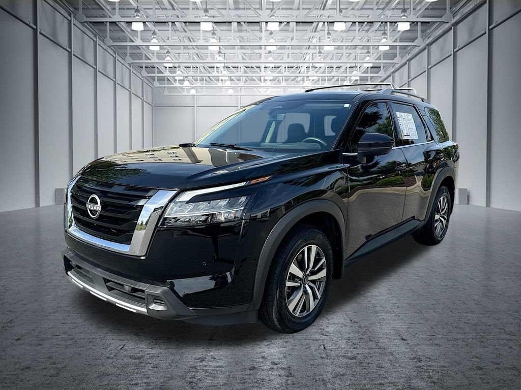 Certified 2024 Nissan Pathfinder SL FWD image 3