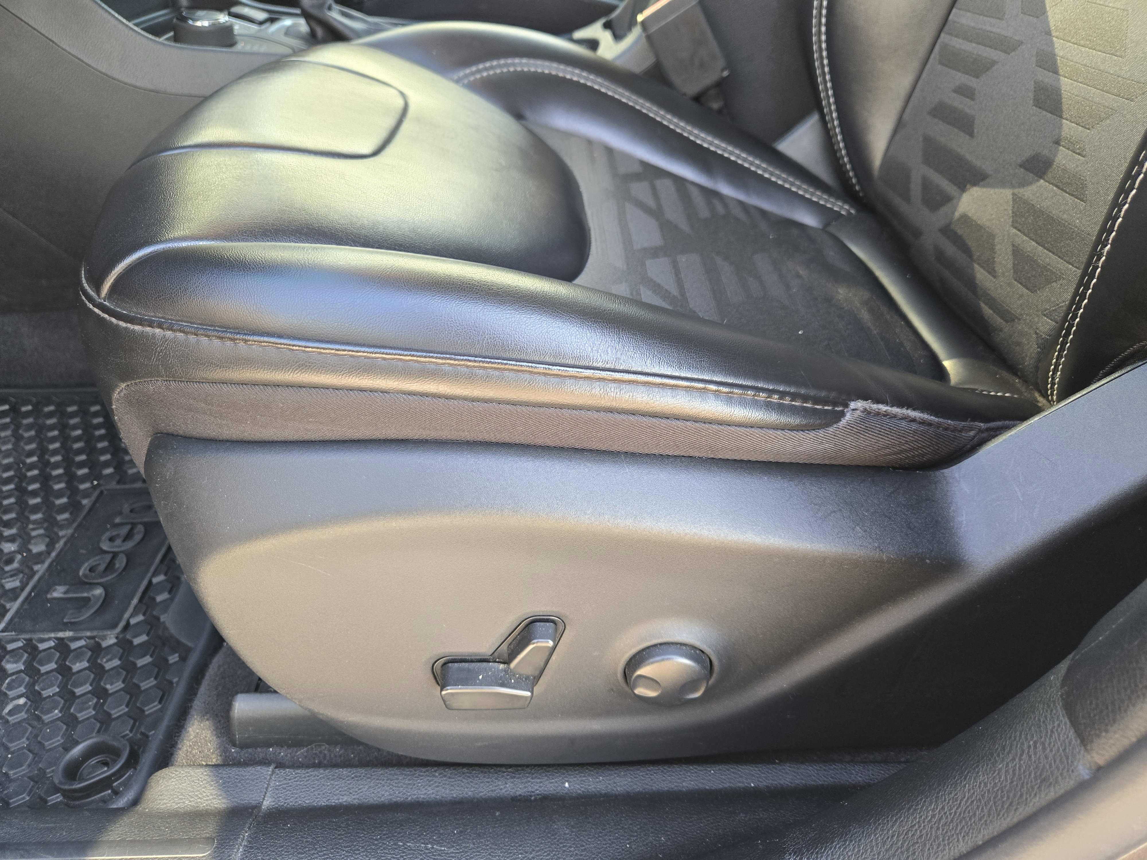 Used 2022 Jeep Cherokee Latitude image 25