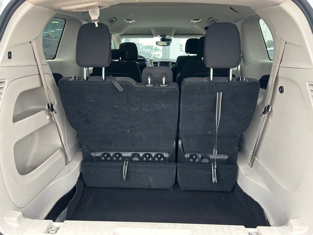 Used 2023 Chrysler Voyager LX image 7