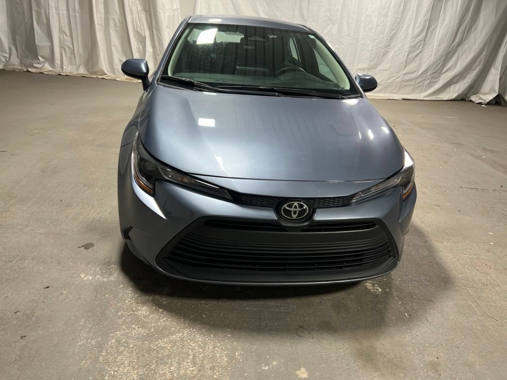Used 2025 Toyota Corolla LE w/ Convenience Package FWD image 2