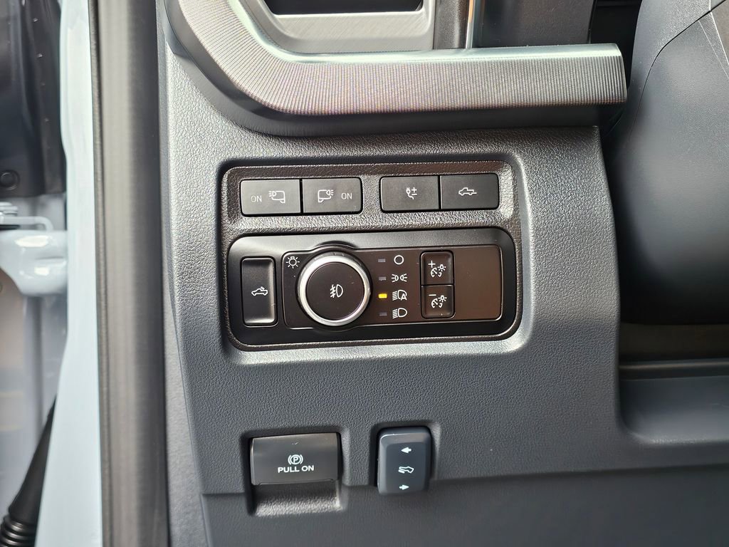 Used 2024 Ford F450 Platinum w/ FX4 Off-Road Package image 14