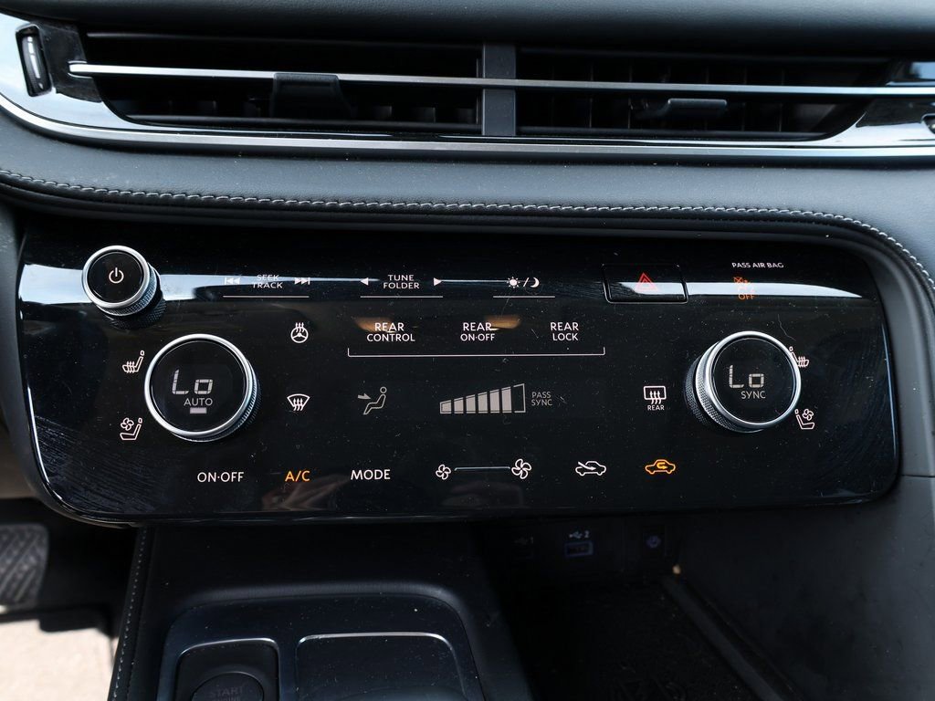 Certified 2025 INFINITI QX60 Luxe w/ Vision Package image 31