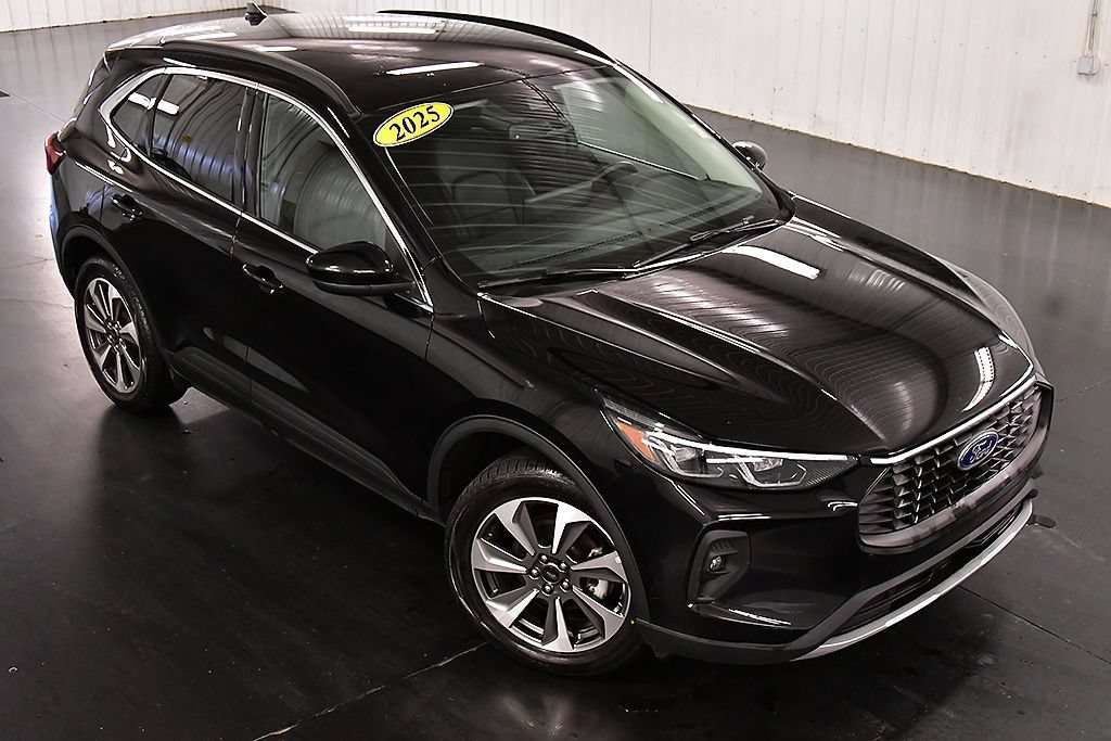 Used 2025 Ford Escape Platinum AWD/4WD image 13