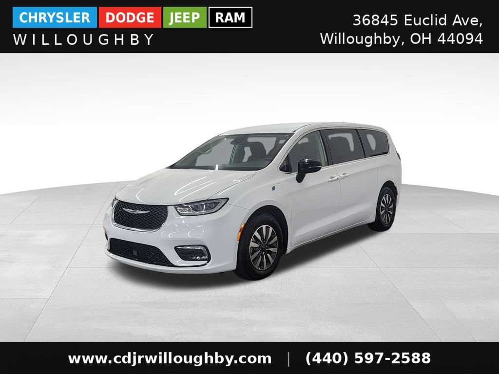 Used 2024 Chrysler Pacifica Limited FWD 360° Tour