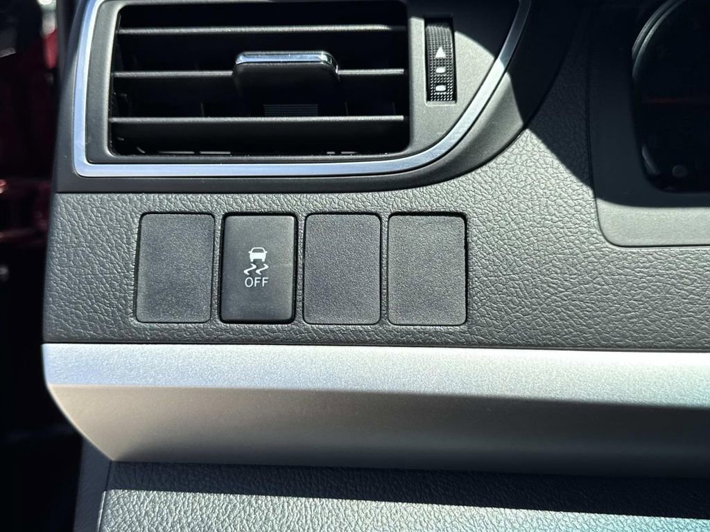 Used 2017 Toyota Camry SE FWD image 31