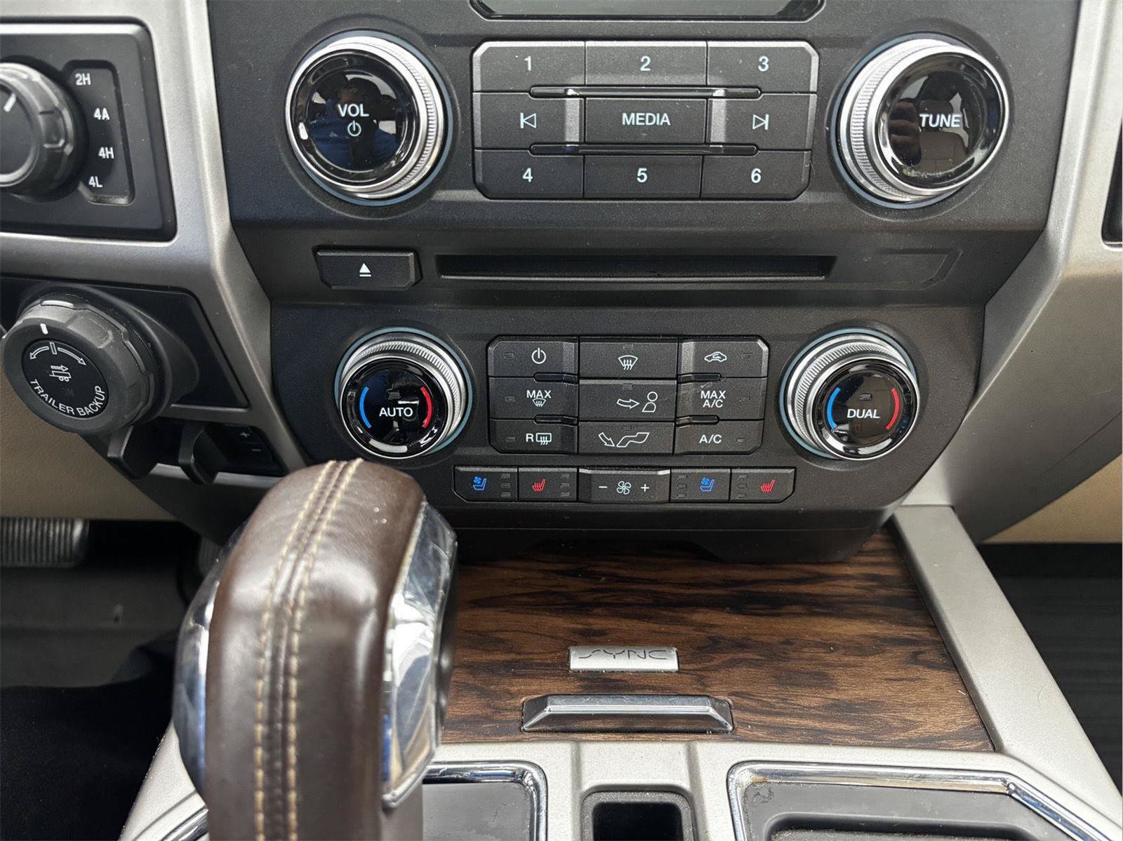 Used 2018 Ford F150 Lariat w/ Equipment Group 502A Luxury AWD/4WD image 10