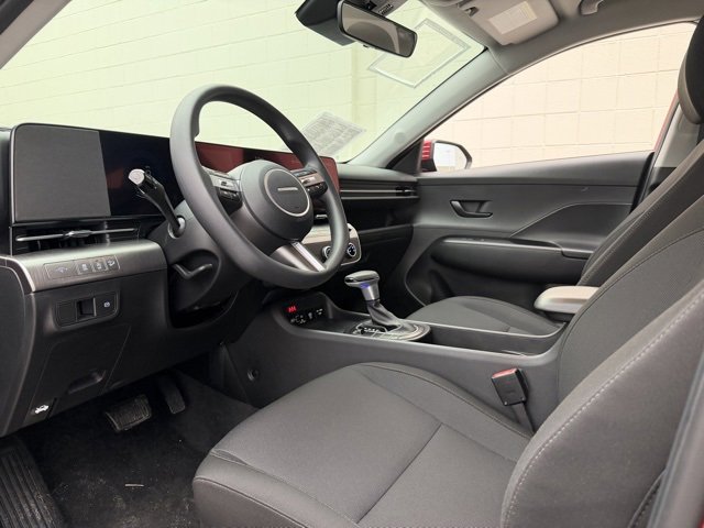 Used 2024 Hyundai Kona SE image 4