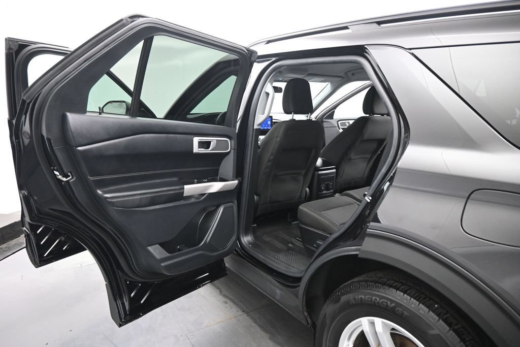 Certified 2023 Ford Explorer XLT RWD image 18