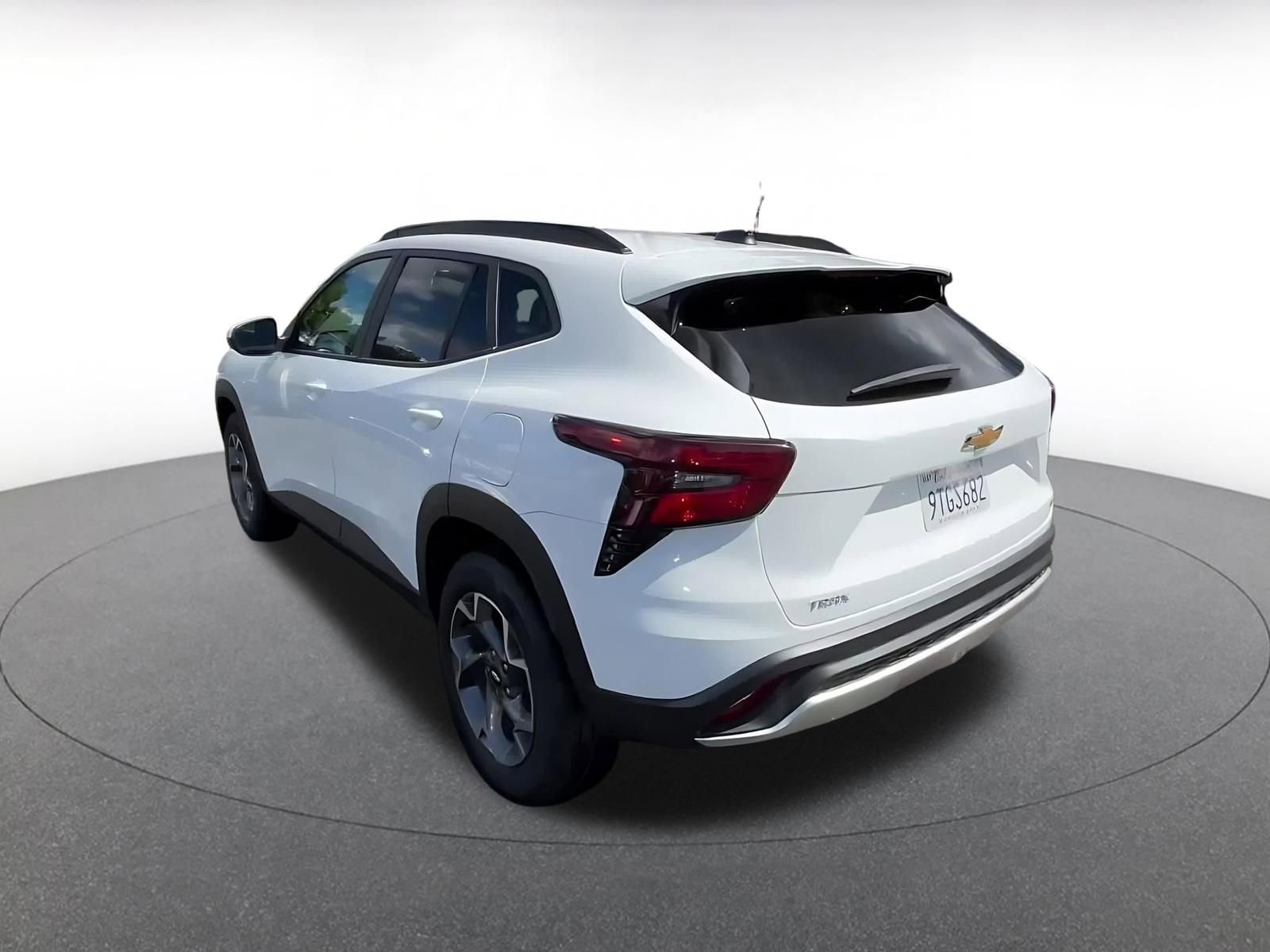 Used 2025 Chevrolet Trax LT FWD image 11