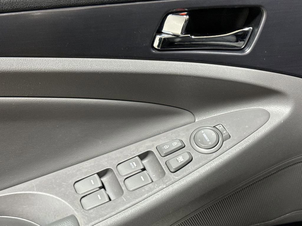 Used 2015 Hyundai Sonata Hybrid image 20