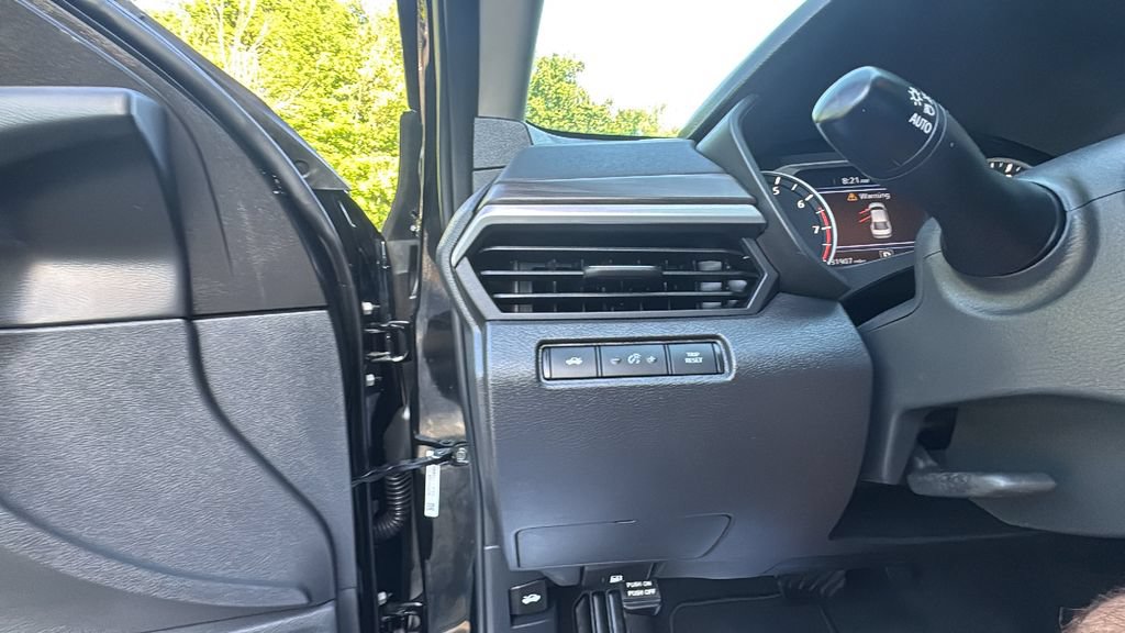 Used 2025 Nissan Altima 2.5 SV FWD image 14