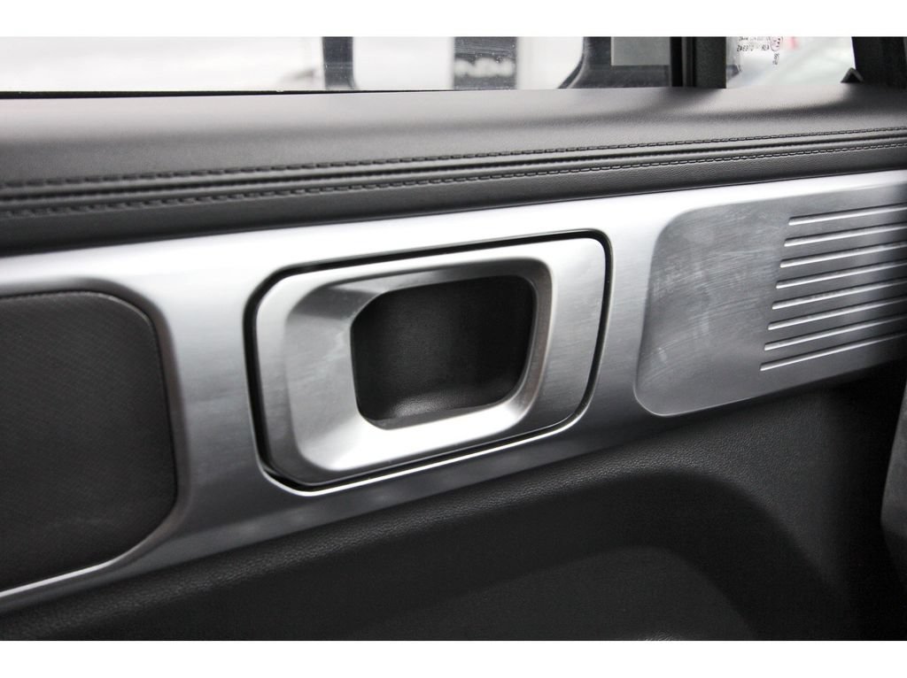 Used 2026 Hyundai Santa Fe SEL FWD image 25
