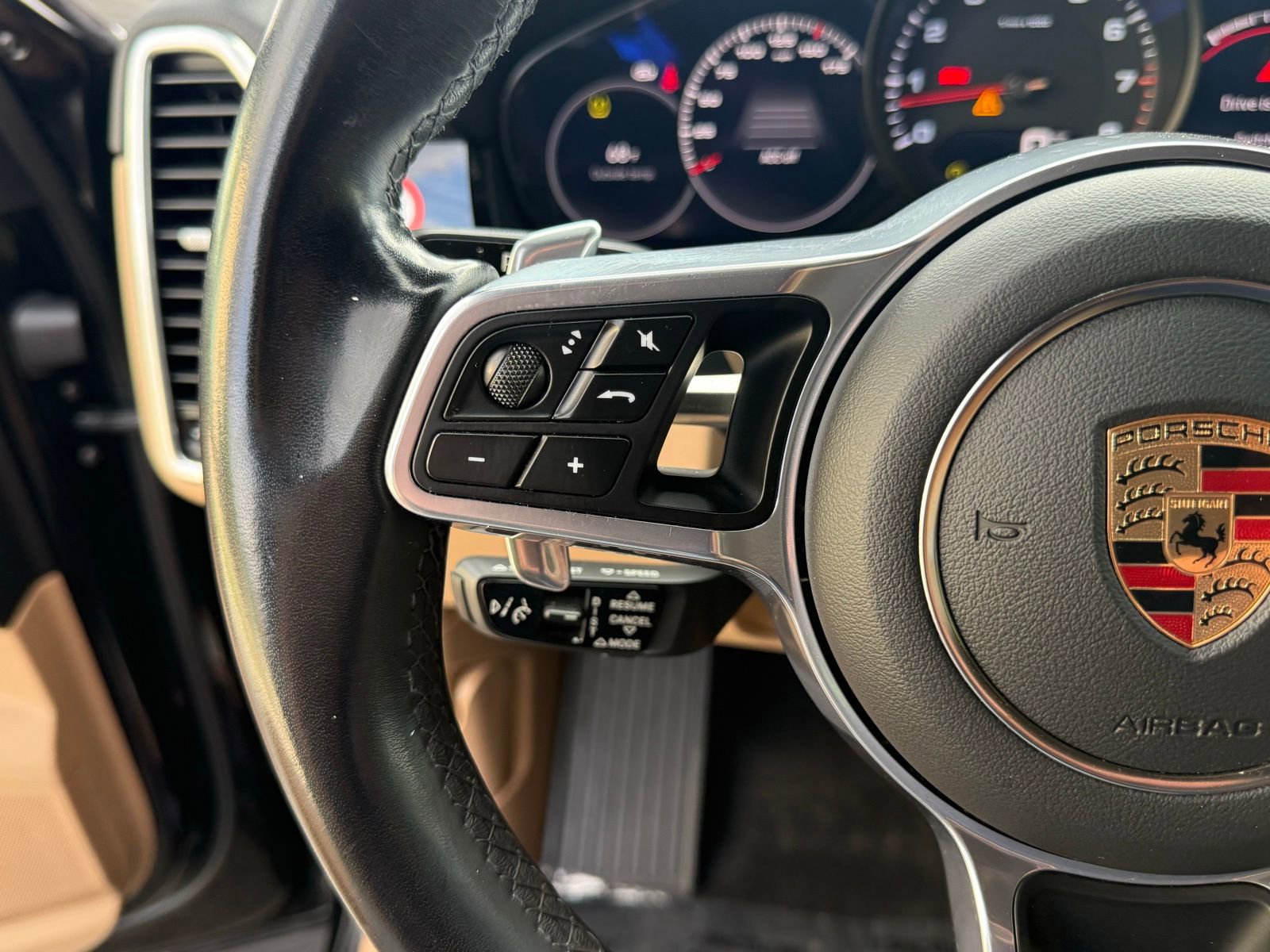 Used 2023 Porsche Cayenne image 25