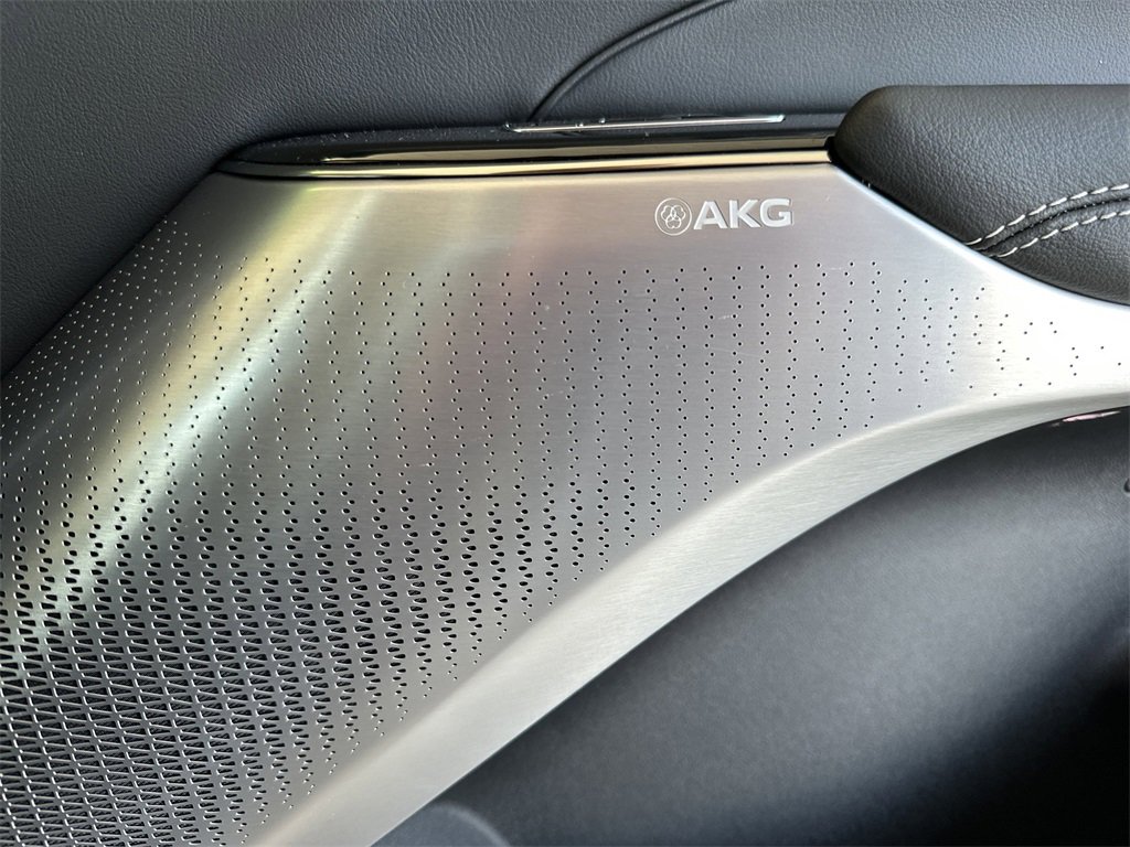 New 2026 Cadillac Lyriq V image 38