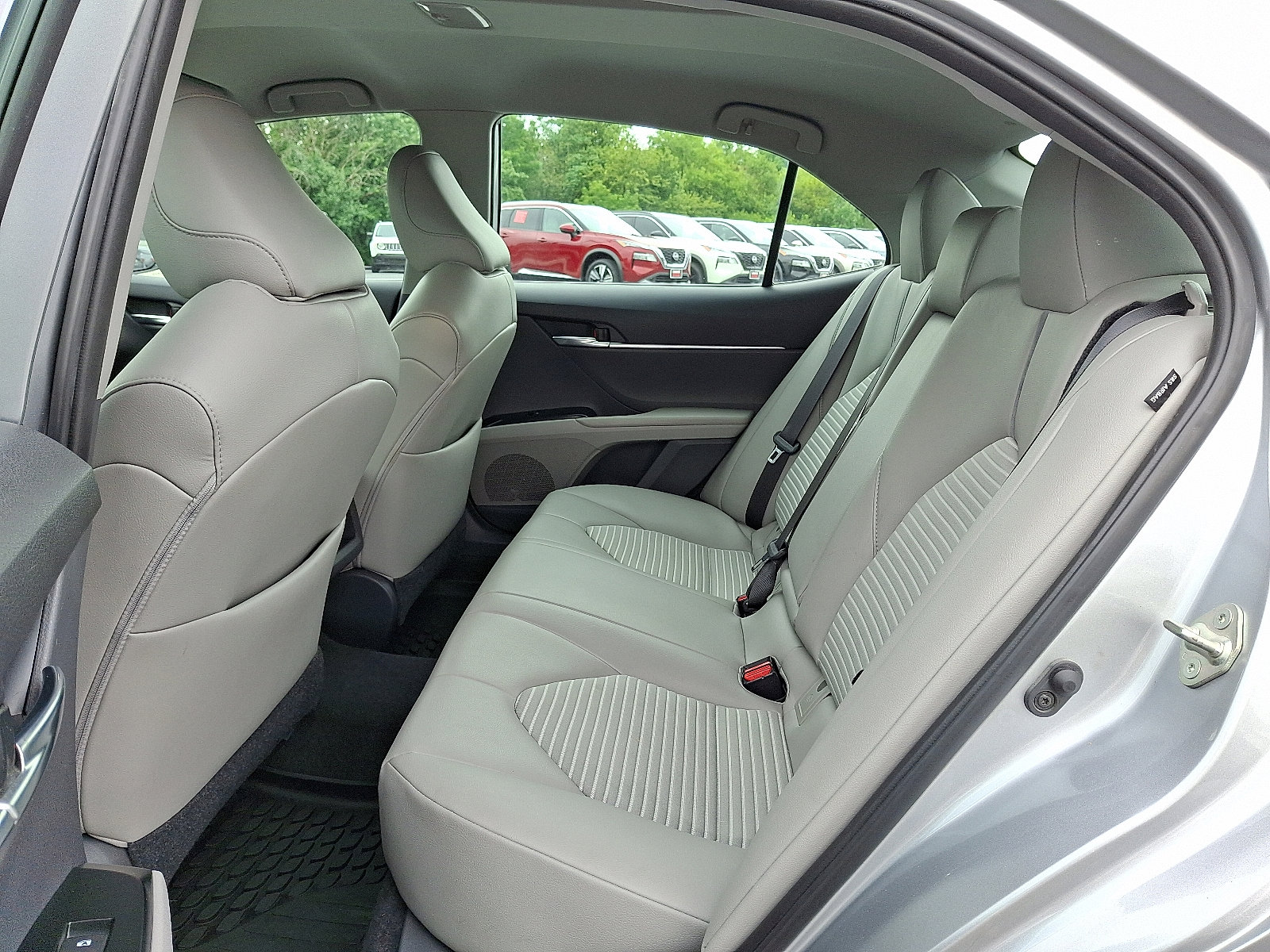 Used 2019 Toyota Camry image 12