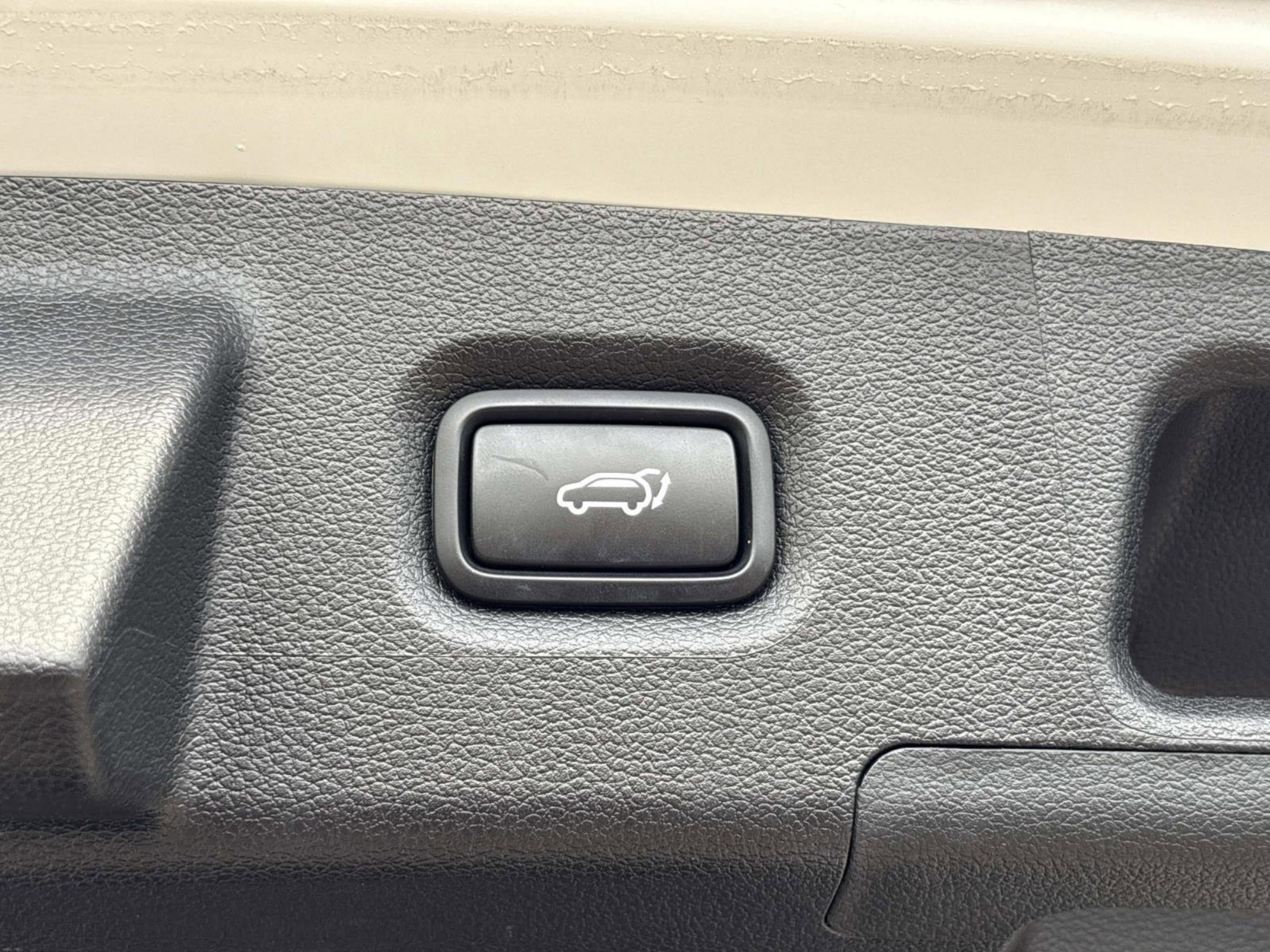 Used 2023 Hyundai Santa Fe SEL image 13