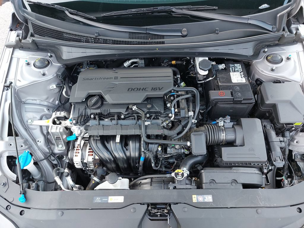 Certified 2025 Hyundai Elantra Sport FWD image 32