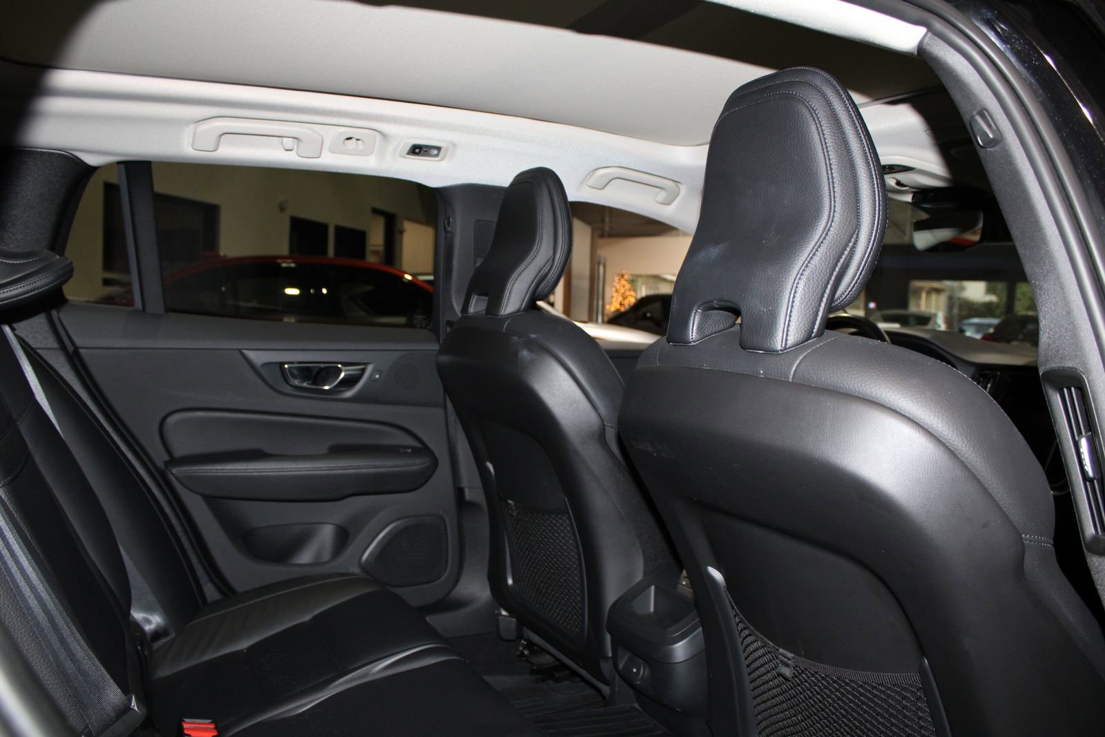 Used 2021 Volvo V60 T5 Cross Country w/ Climate Package image 18