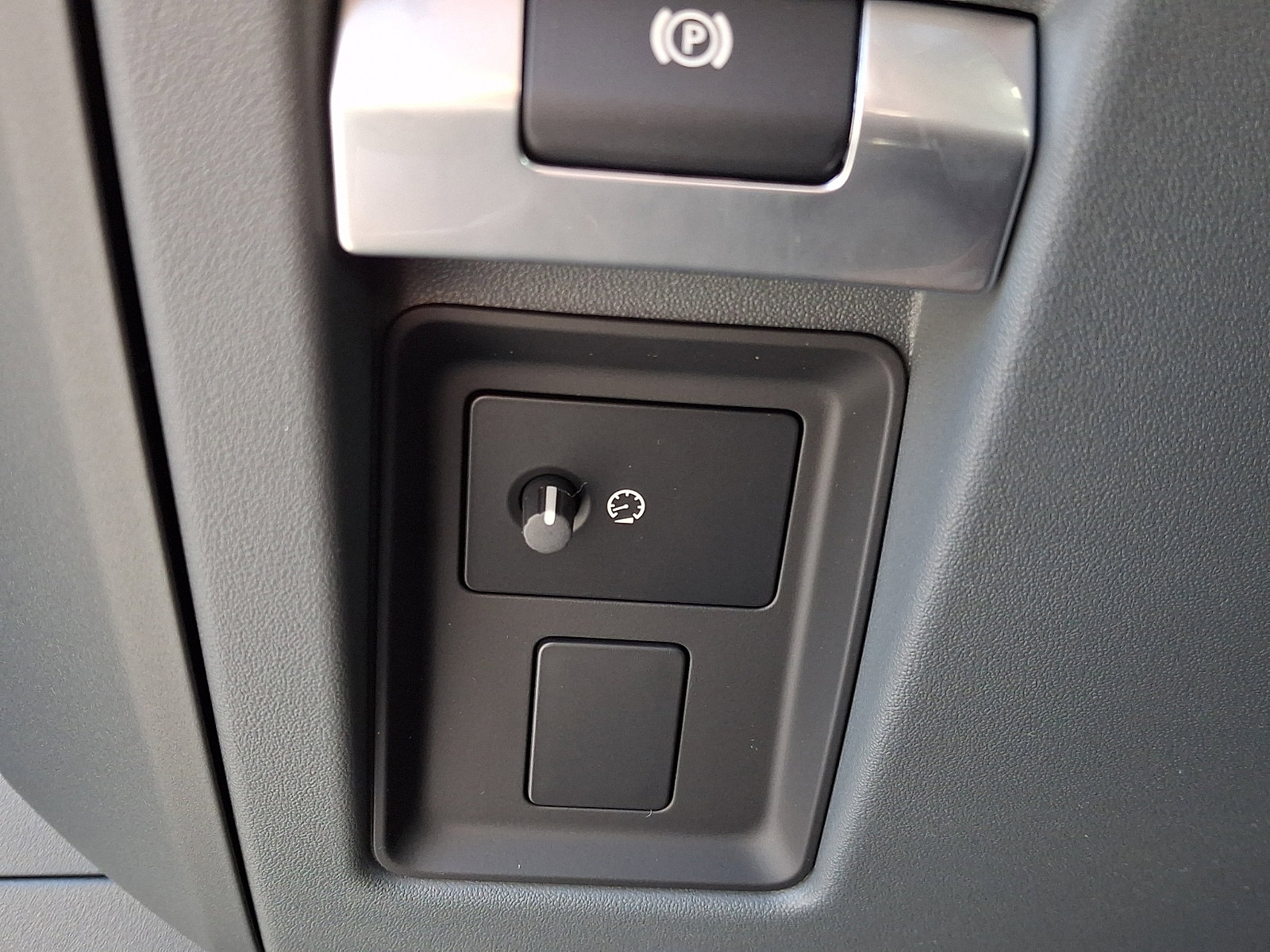 New 2026 Land Rover Defender 110 S image 20