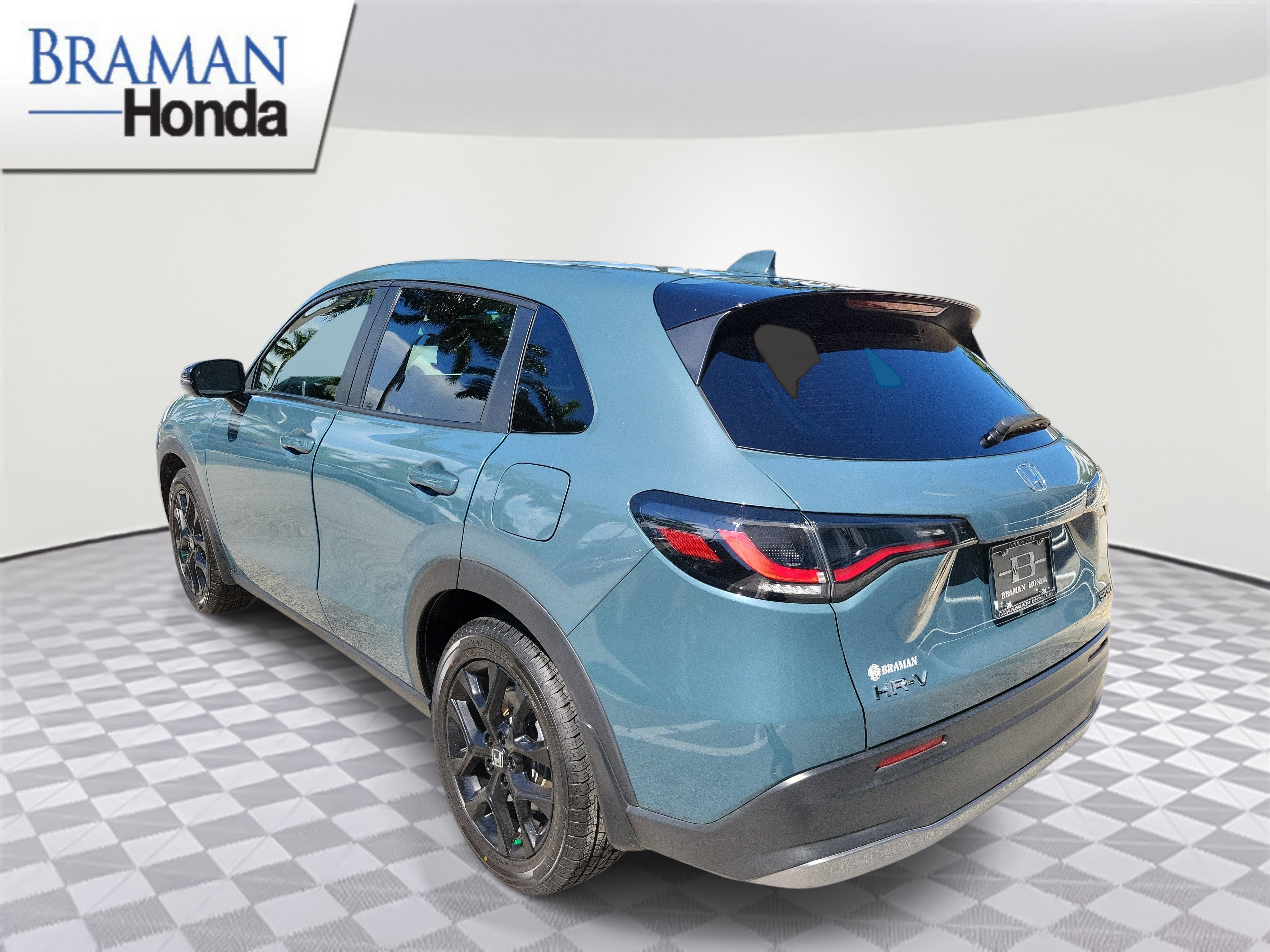 Certified 2025 Honda HR-V Sport image 4