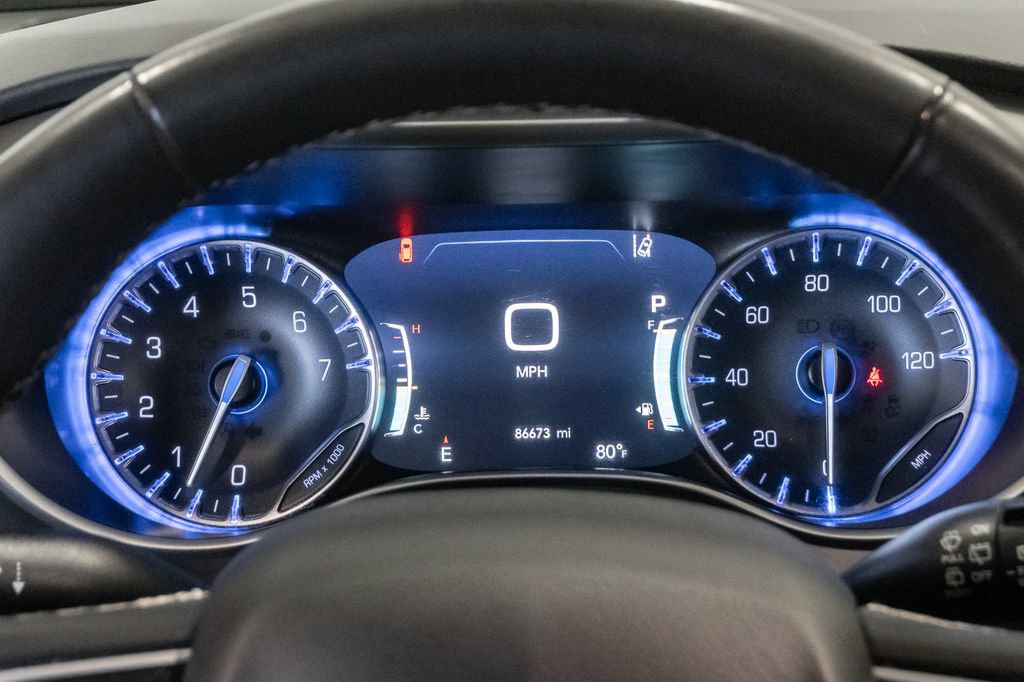 Used 2023 Chrysler Pacifica Touring-L FWD image 16