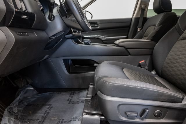 Used 2023 Nissan Pathfinder SV AWD/4WD image 11