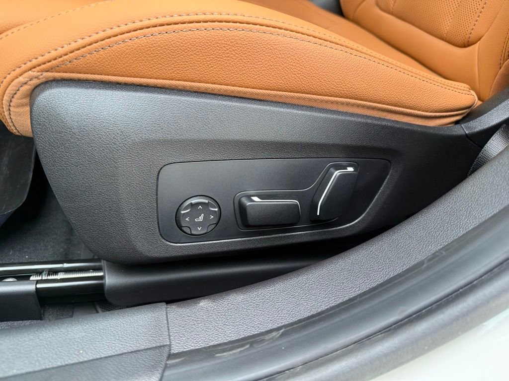 New 2026 BMW 330i xDrive Sedan w/ Premium Package AWD/4WD image 20