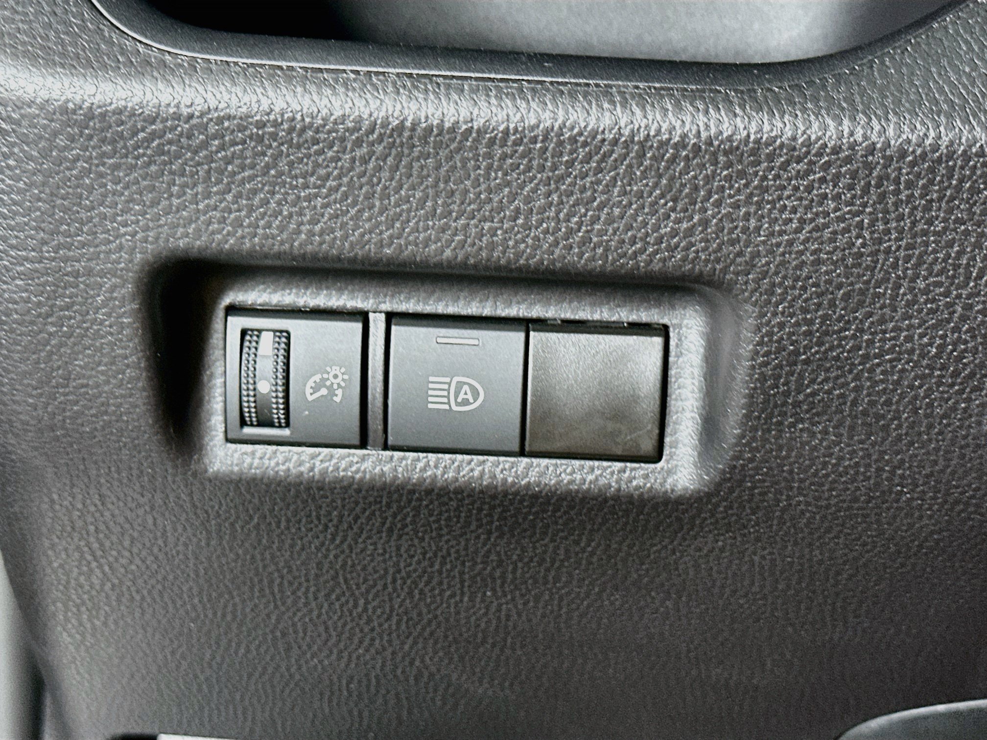 Used 2025 Toyota RAV4 XLE AWD/4WD image 17